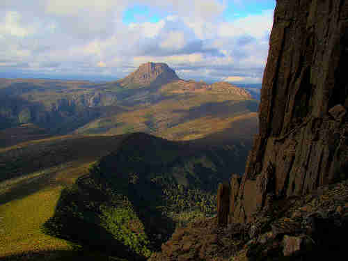 800px cradle mountain seen from barn bluff